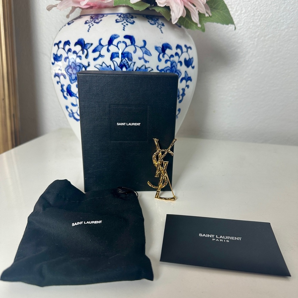 Saint Laurent
YSL Opyum bamboo textured pin